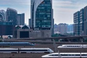 事业辉煌高铁列车“飙车”？官方解答来了！