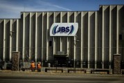 事业辉煌陷入丑闻的巴西肉类巨头JBS在美上市 首日开盘报13.65美元